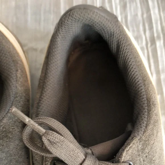 PUMA gray white low top size 9 suede tie up sneakers - Picture 6 of 10